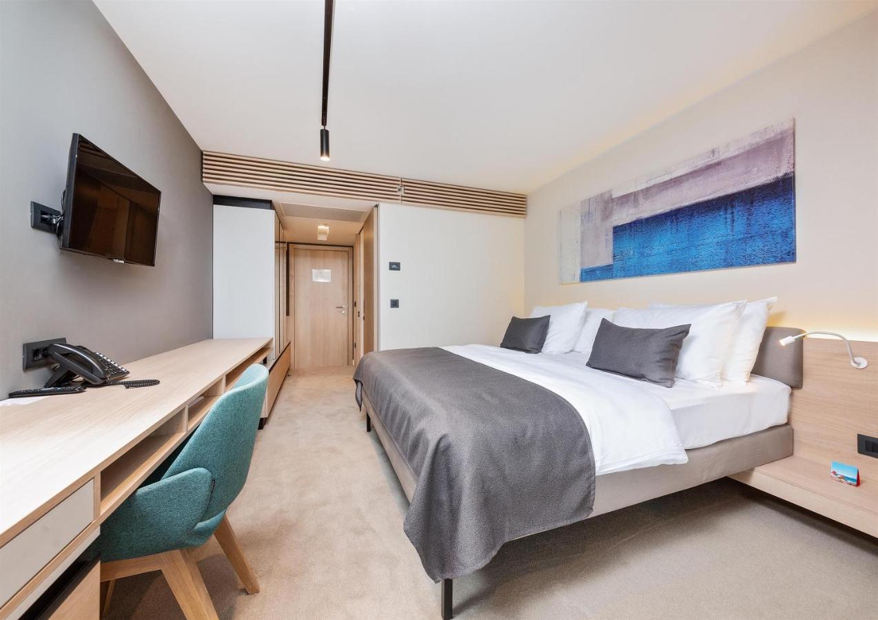 Hotel Park Plava Laguna ポレッチ エクステリア 写真