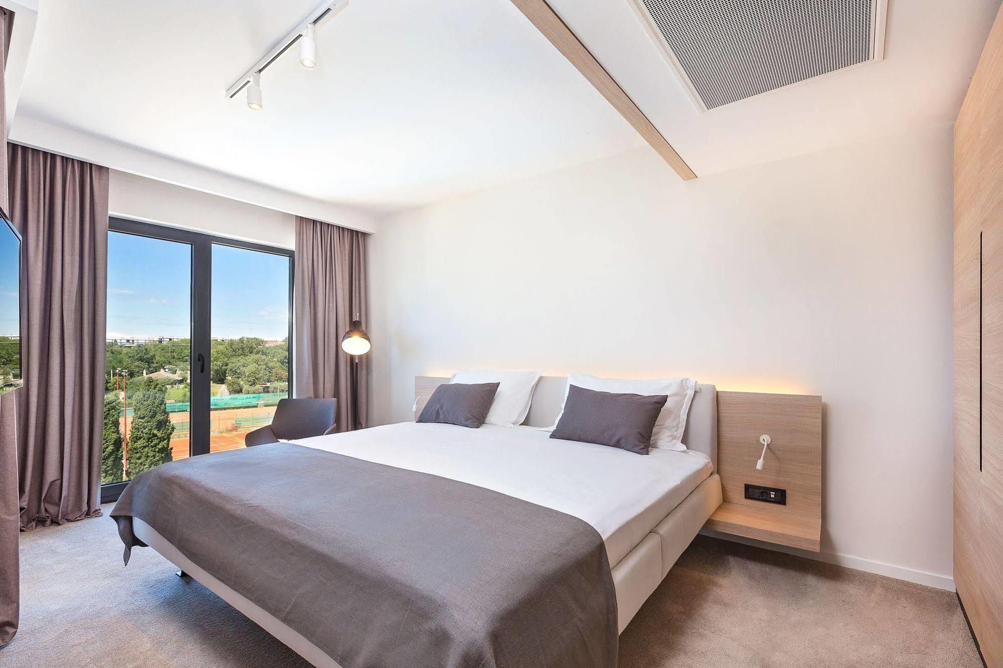 Hotel Park Plava Laguna ポレッチ エクステリア 写真